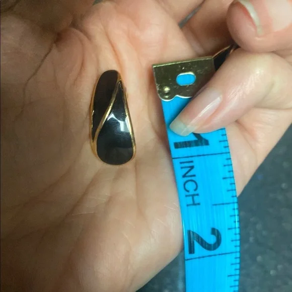 Trifari vintage 90s Black and Gold Earrings - Picture 7 of 7